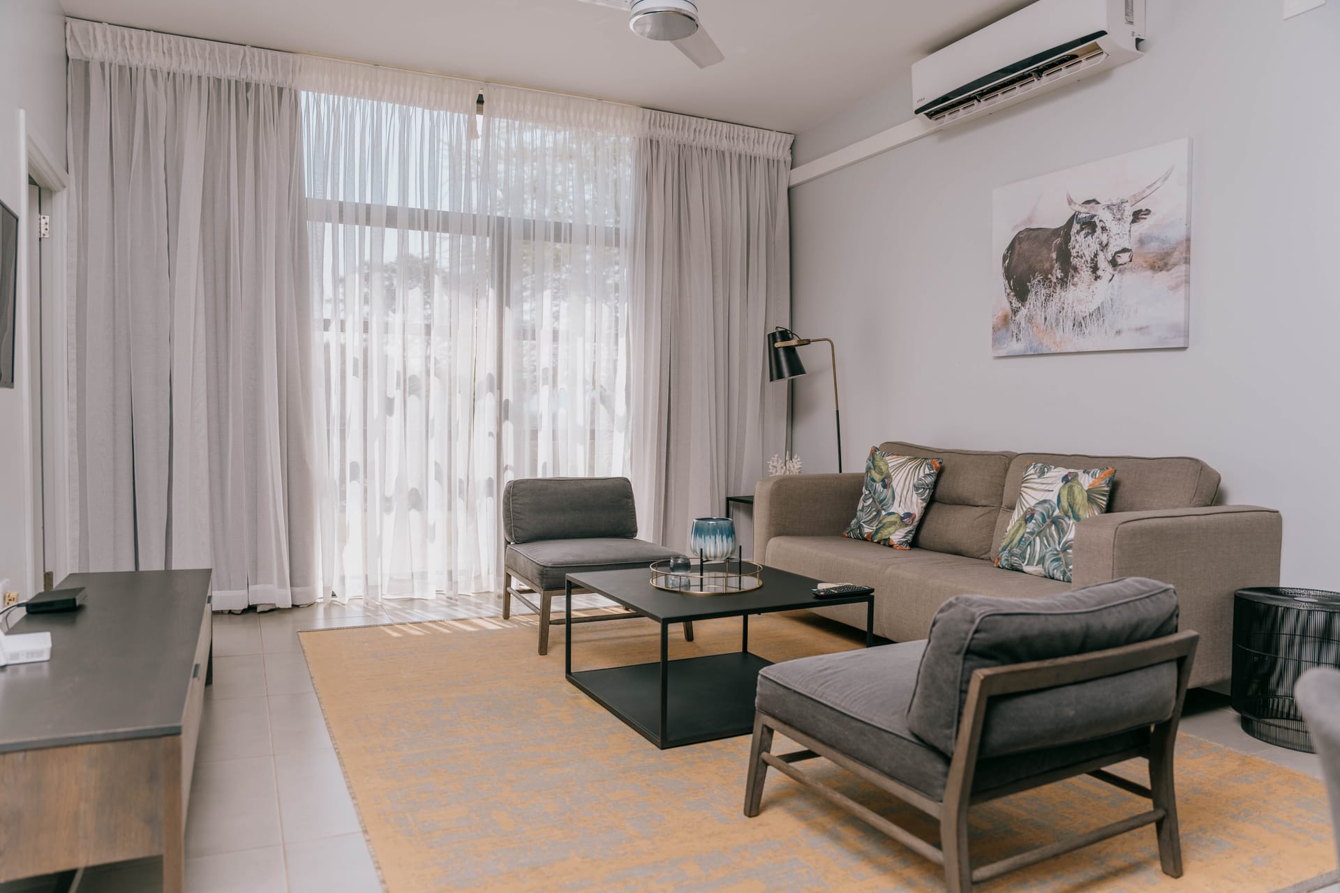 1-bedroom unit — lounge